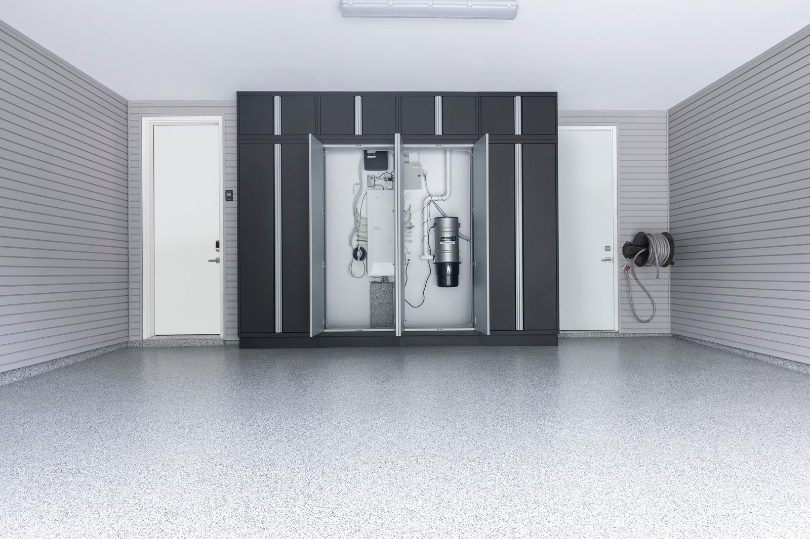 Minimalistic Garage after - Garage Living